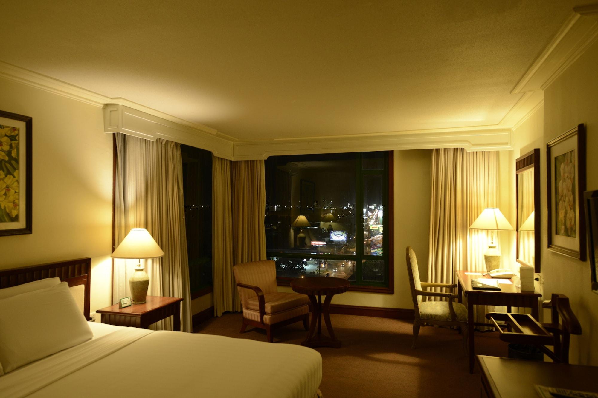 Grand Regal Hotel Davao Exterior foto
