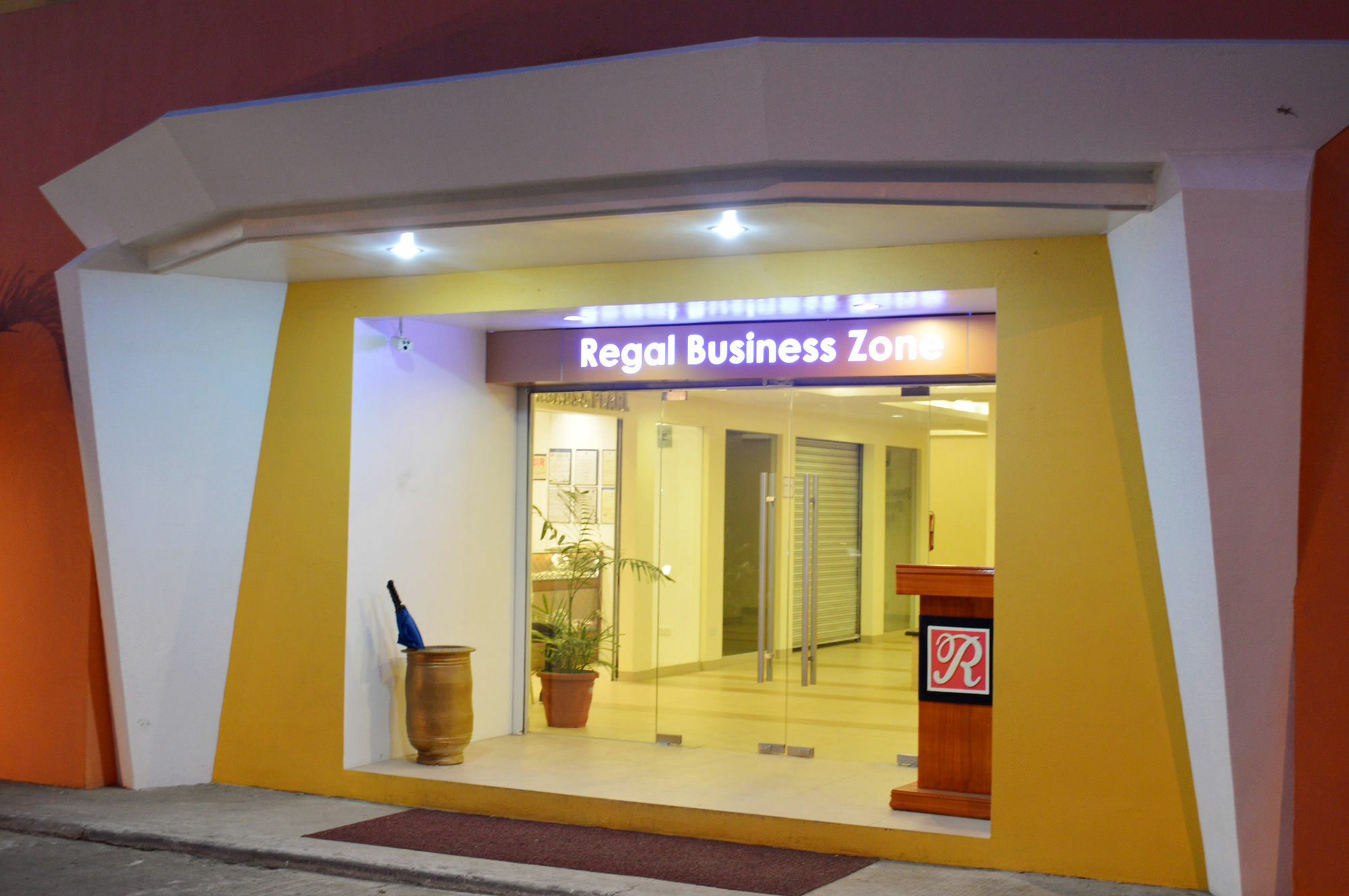 Grand Regal Hotel Davao Exterior foto